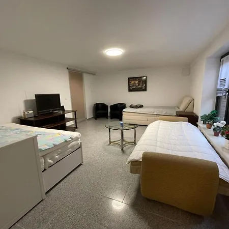 Ferienwohnung Neuss-sud شقة